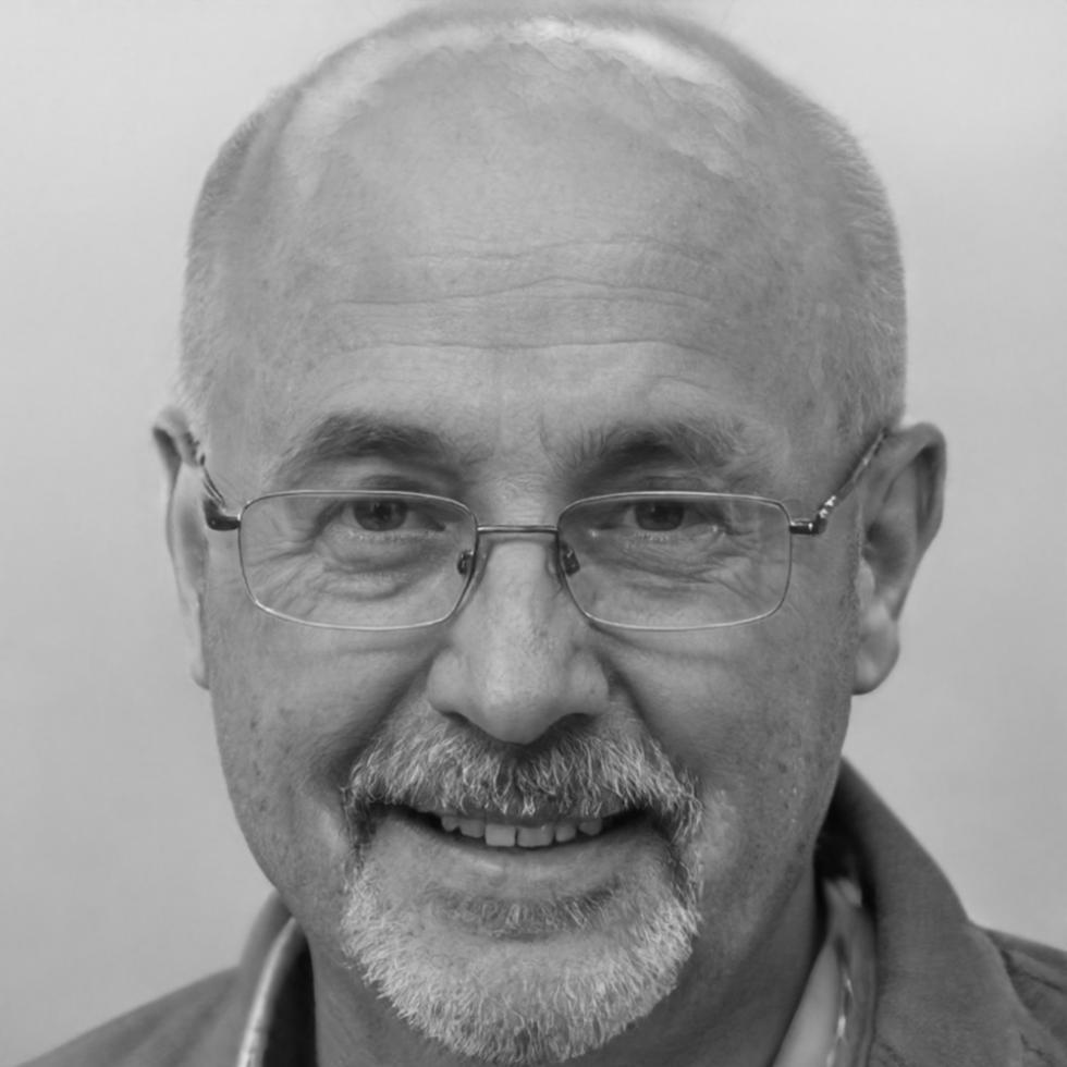 Portrait de Marc Dubois, analyste financier senior